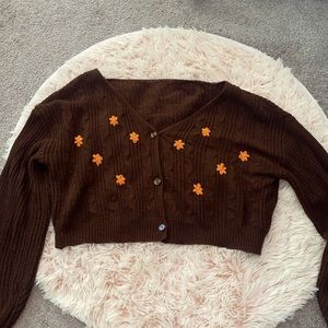 Brown Cropped Flower Print Sweater! Fits S-L.